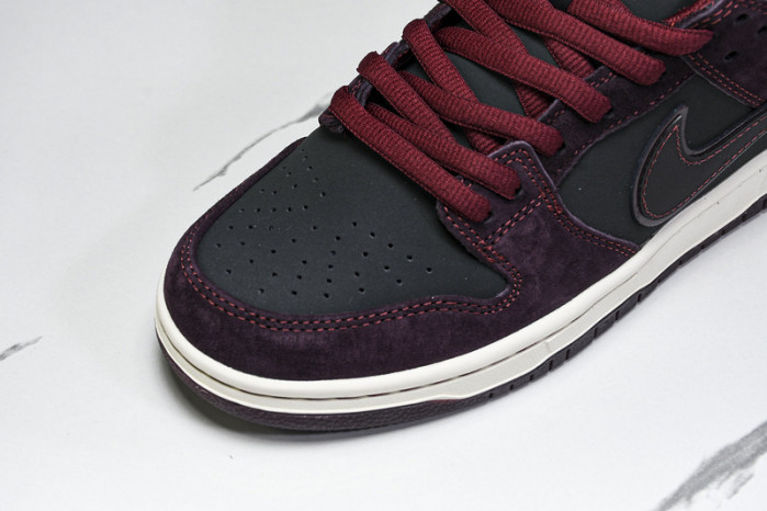 Riot Skateshop Nike SB Dunk Low FZ1289-200