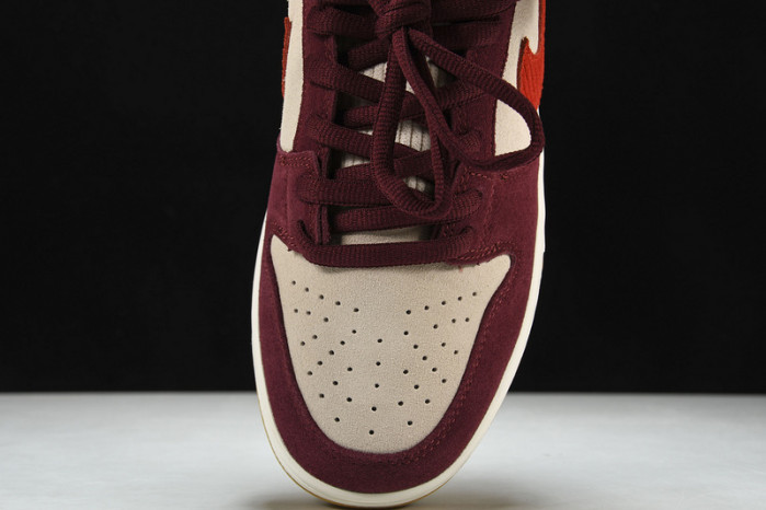 skate like a girl x nike sb dunk low dx4589-600