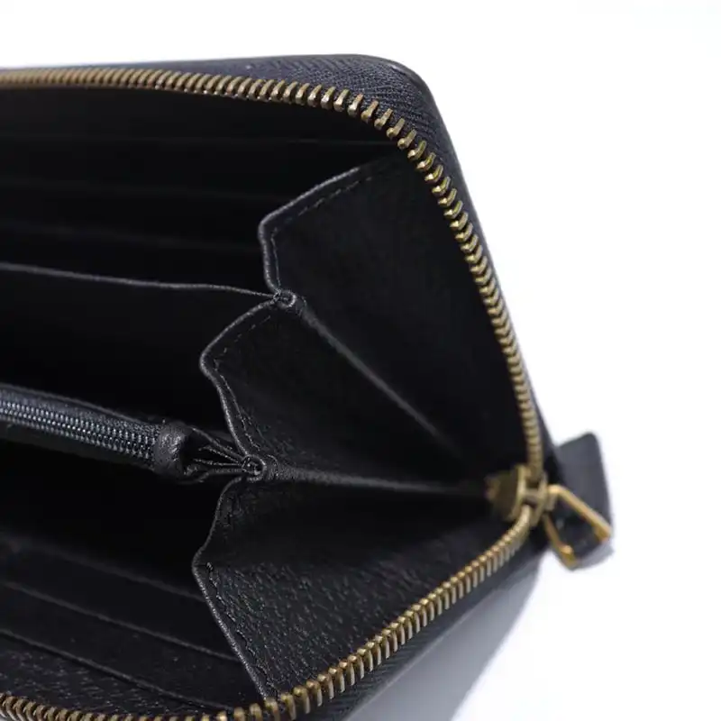 G*u*i brand handbags zip around wallet 1904g0022