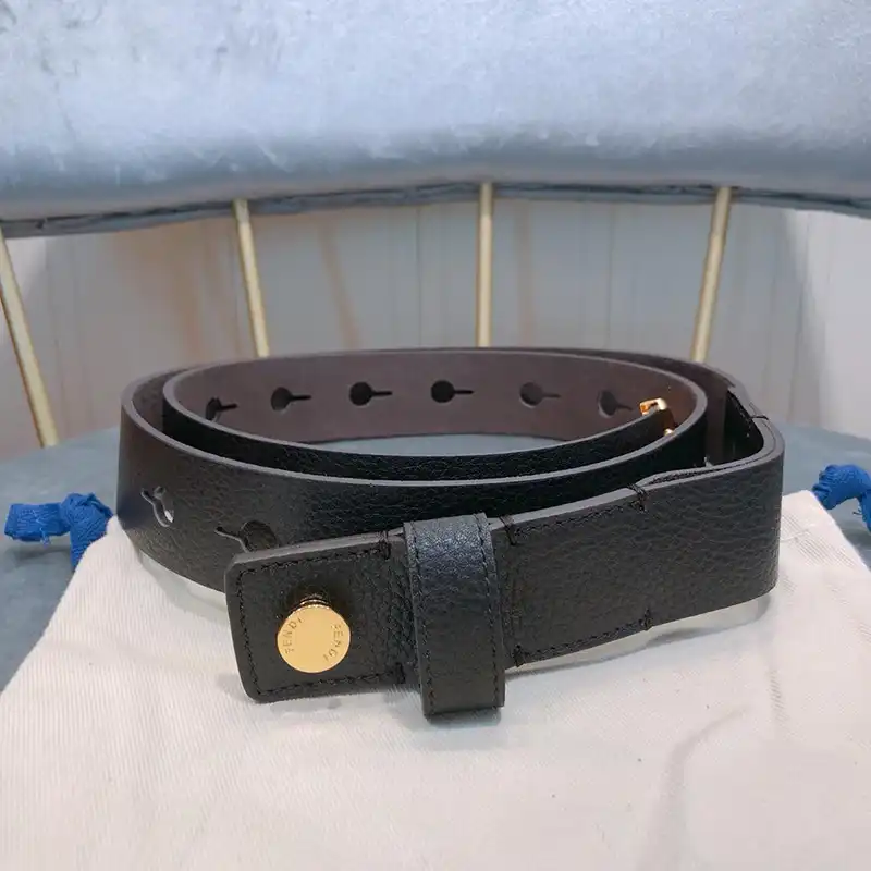 G*u*i s belte 1905bl0428