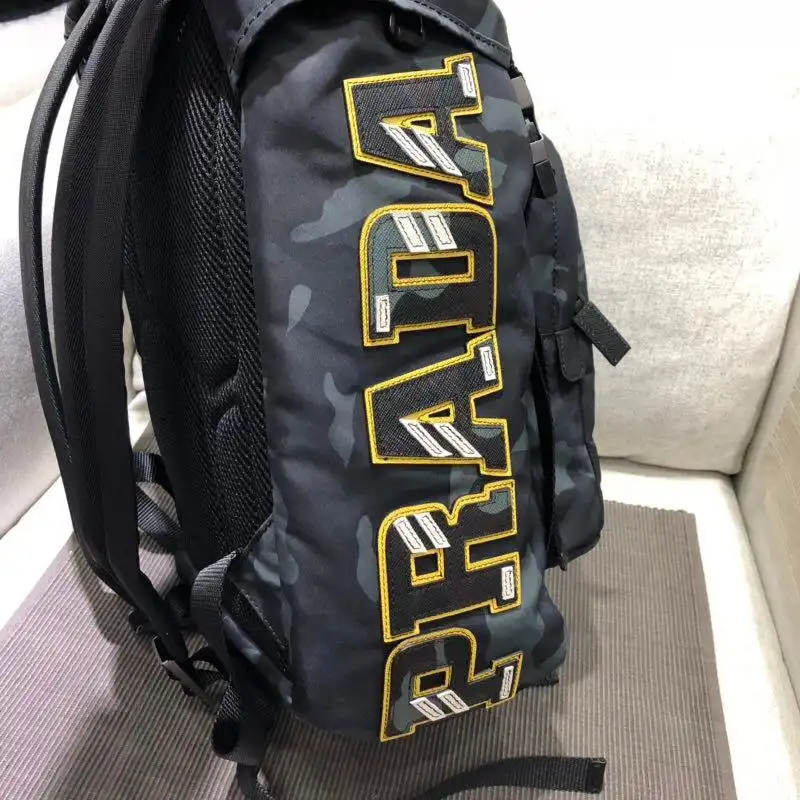 Pra*a bags 1917m0098