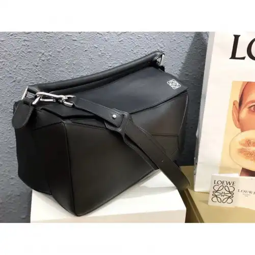 L0ew* s bag 19yan0005