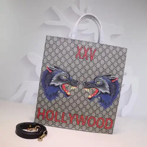 G*u*i tote bags 19gm0003