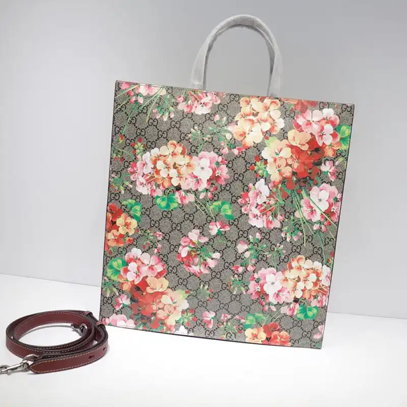 G*u*i tote bags 19gm0005