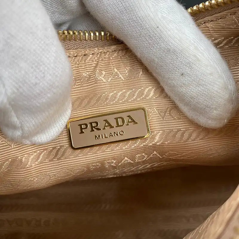 Pra*a bags 208b570123