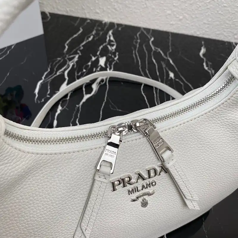 Pra*a bags 208b570128