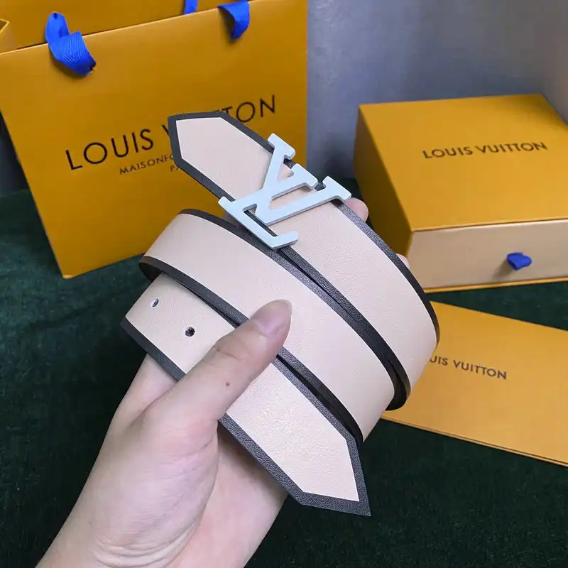 LV Belts 2204XA0032