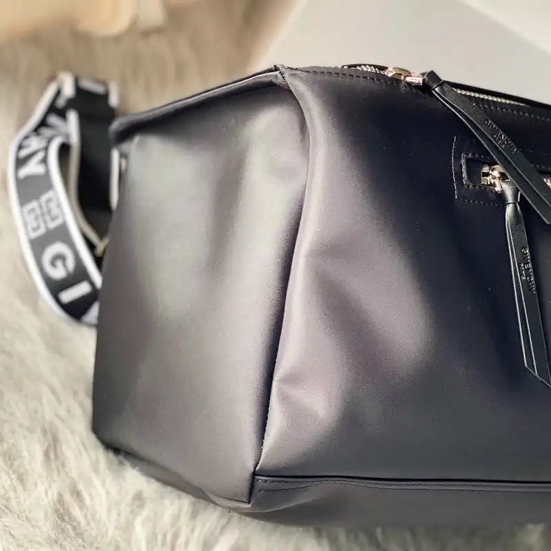 Givenchy Bag 2209SW0050