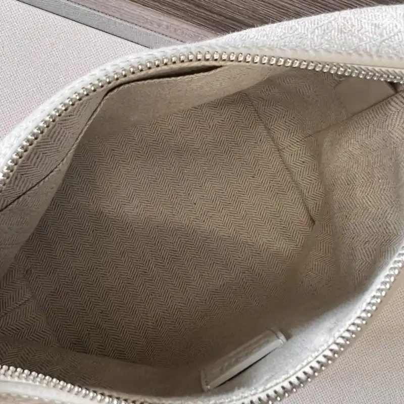 L0ew* bag 2210ya0046