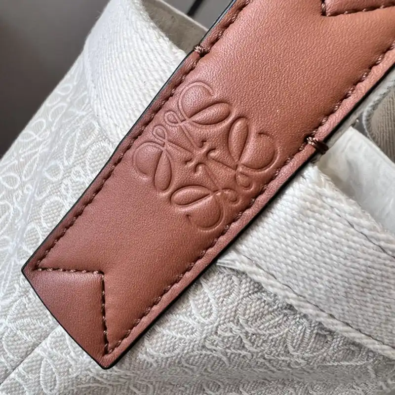 L0ew* bag 2210ya0047