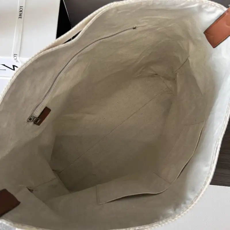 L0ew* bag 2210ya0047