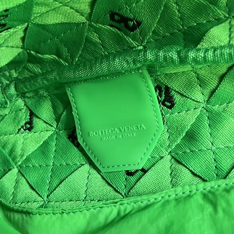 b0tt*ga Ven*ta bag 2211sf0013