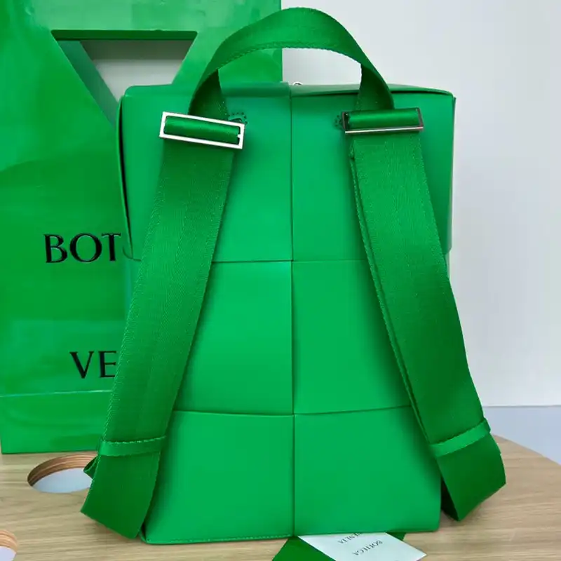 b0tt*ga Ven*ta bag 2211sf0014