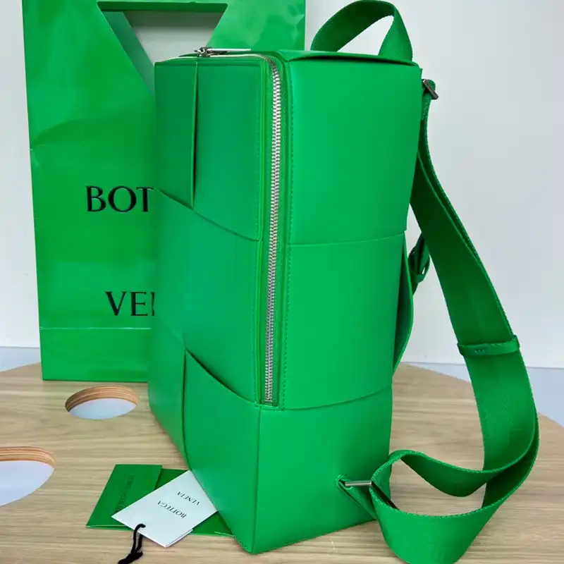 b0tt*ga Ven*ta bag 2211sf0014