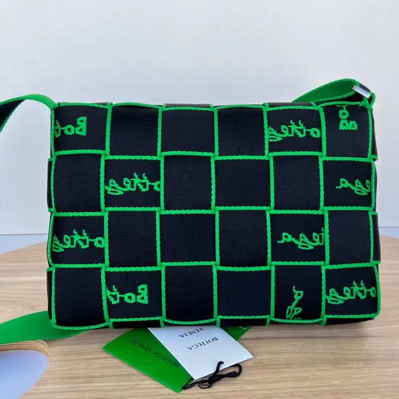 b0tt*ga Ven*ta bag 2211sf0108