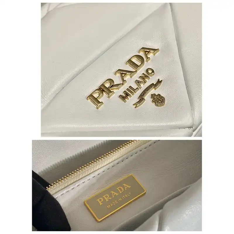 Pra*a bag 2301yz0002