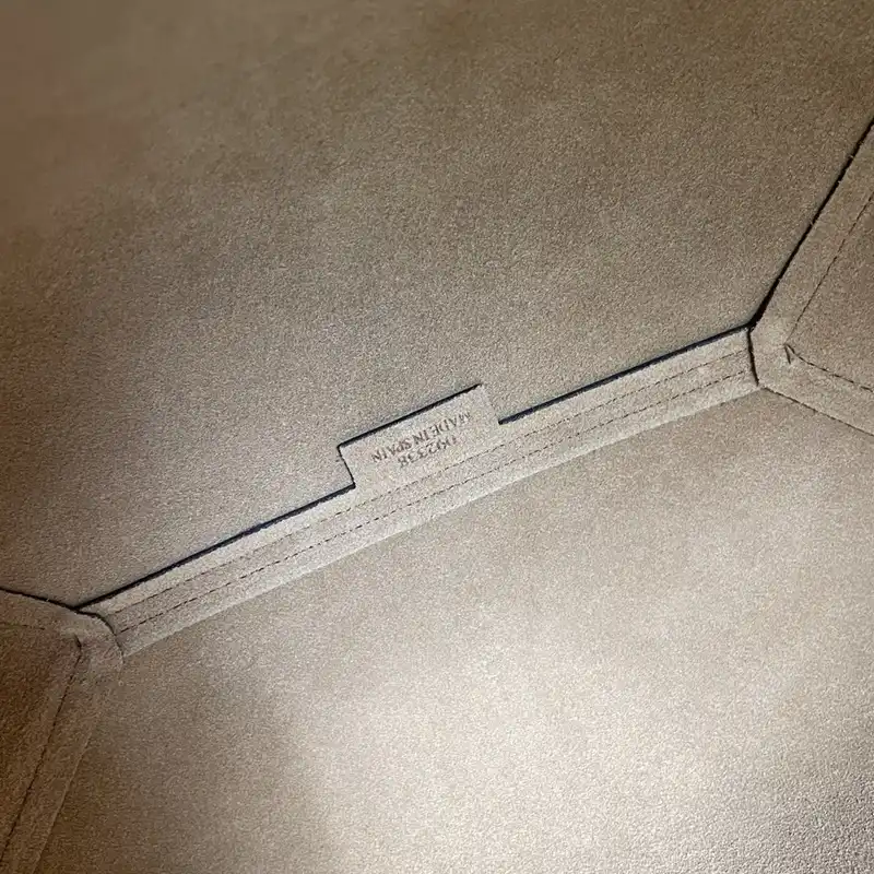 L0ew* bags 2312ya0016