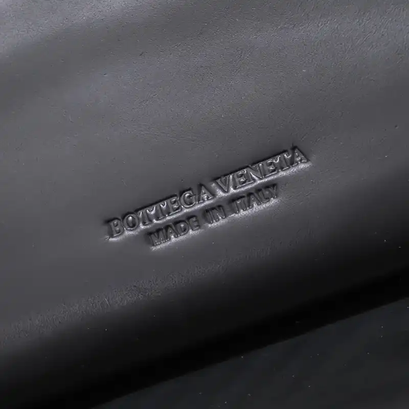 b0tt*ga Ven*ta bags 2401ya0009