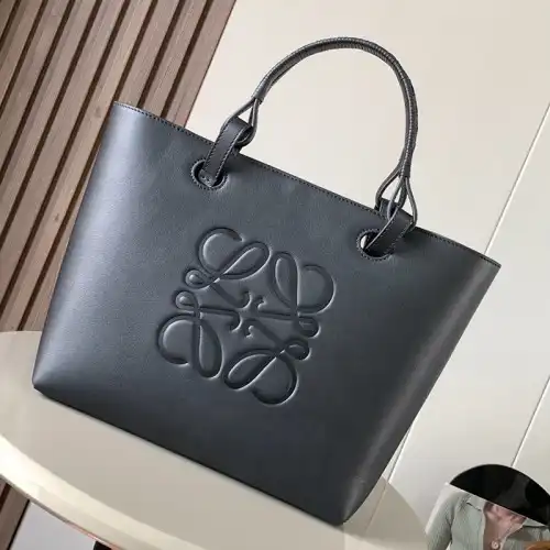 L0ew* bags 2401ya0157