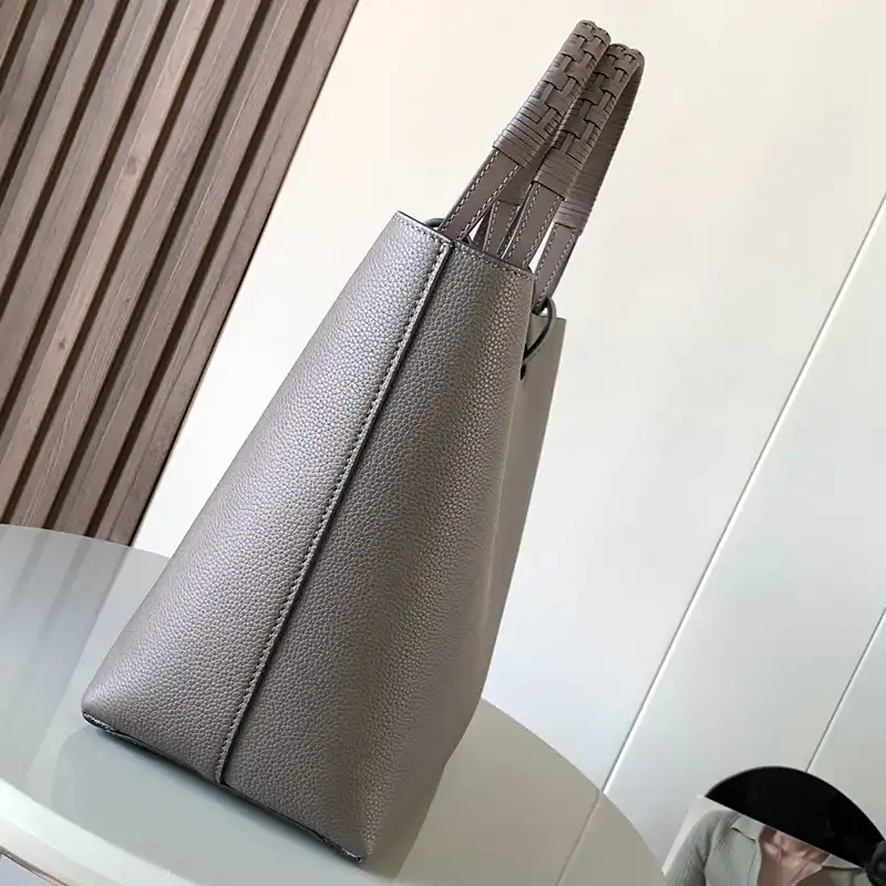 L0ew* bags 2401ya0160