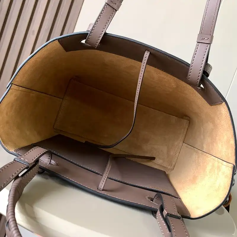 L0ew* bags 2401ya0160