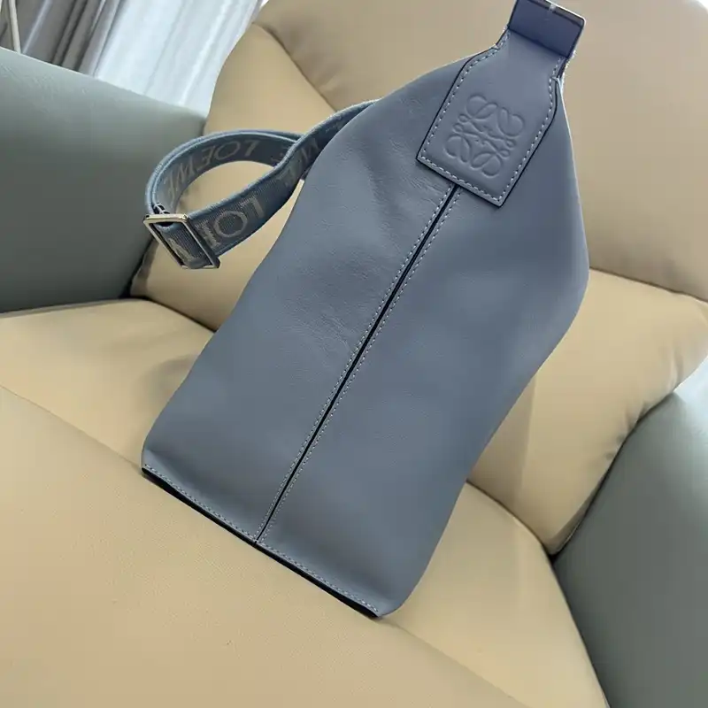 L0ew* bags 2404ya0077