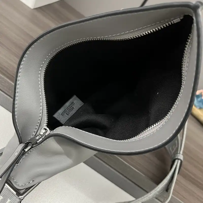 L0ew* bags 2404ya0086