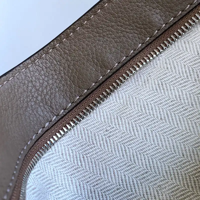 L0ew* bags 2404ya0095