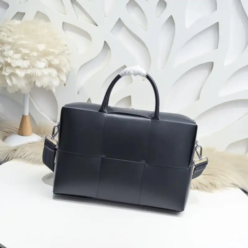 b0tt*ga Ven*ta bags 2406ya0001