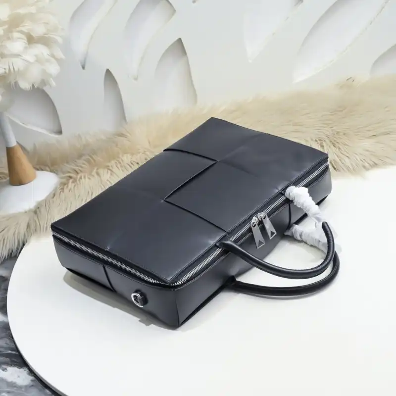 b0tt*ga Ven*ta bags 2406ya0001