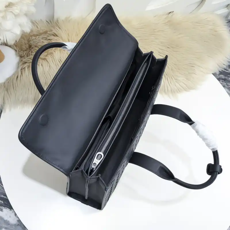 b0tt*ga Ven*ta bags 2406ya0002