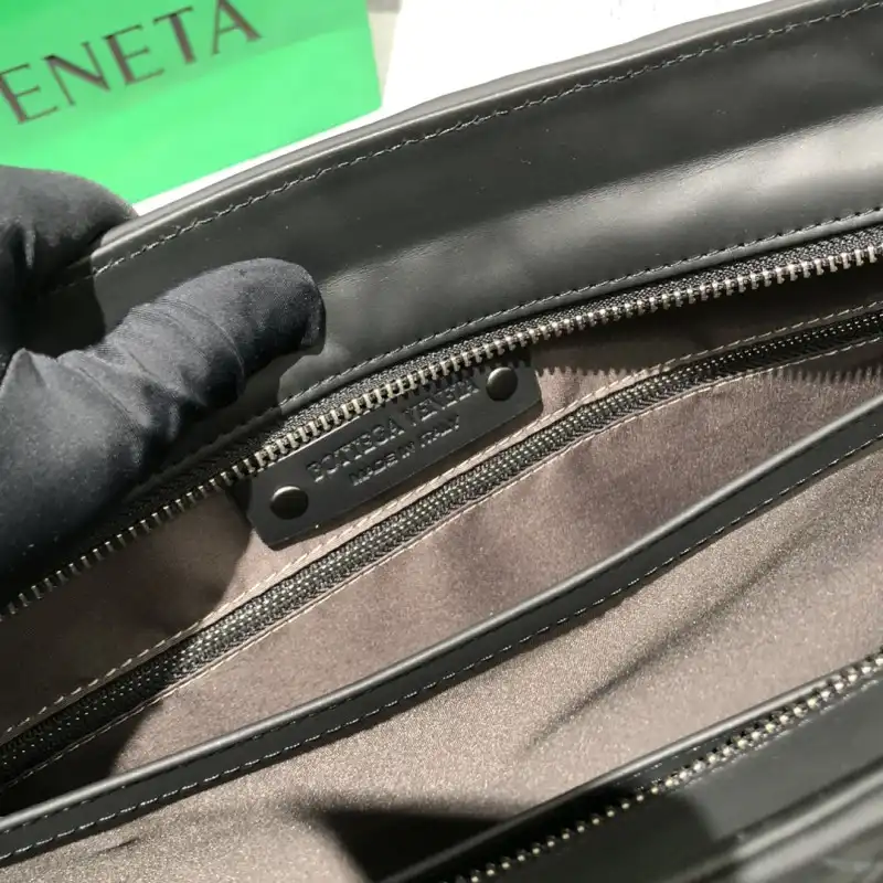 b0tt*ga Ven*ta bags 2406ya0018