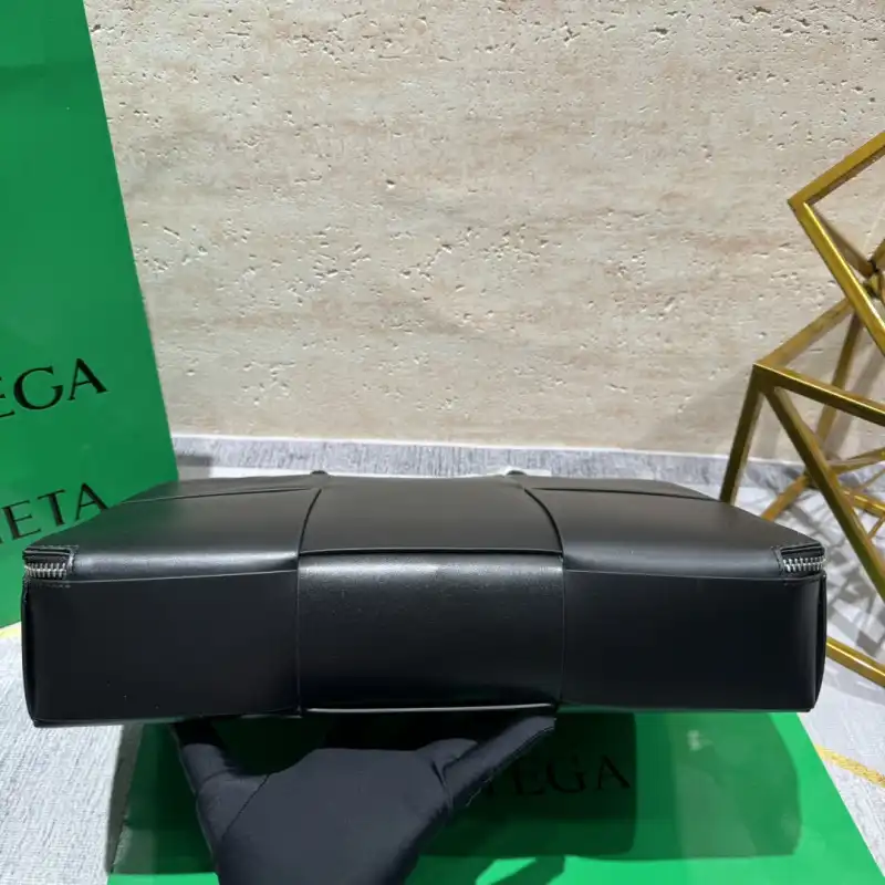 b0tt*ga Ven*ta bags 2406ya0020