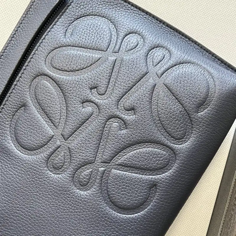 L0ew* bags 2406ya0163