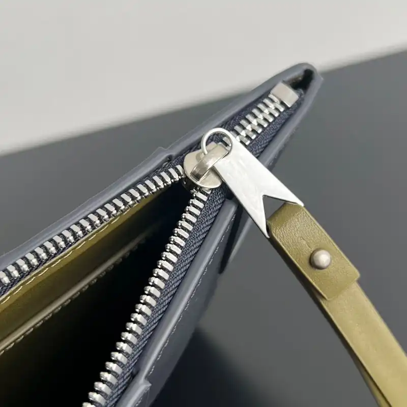 b0tt*ga Ven*ta bags 2409sf0011