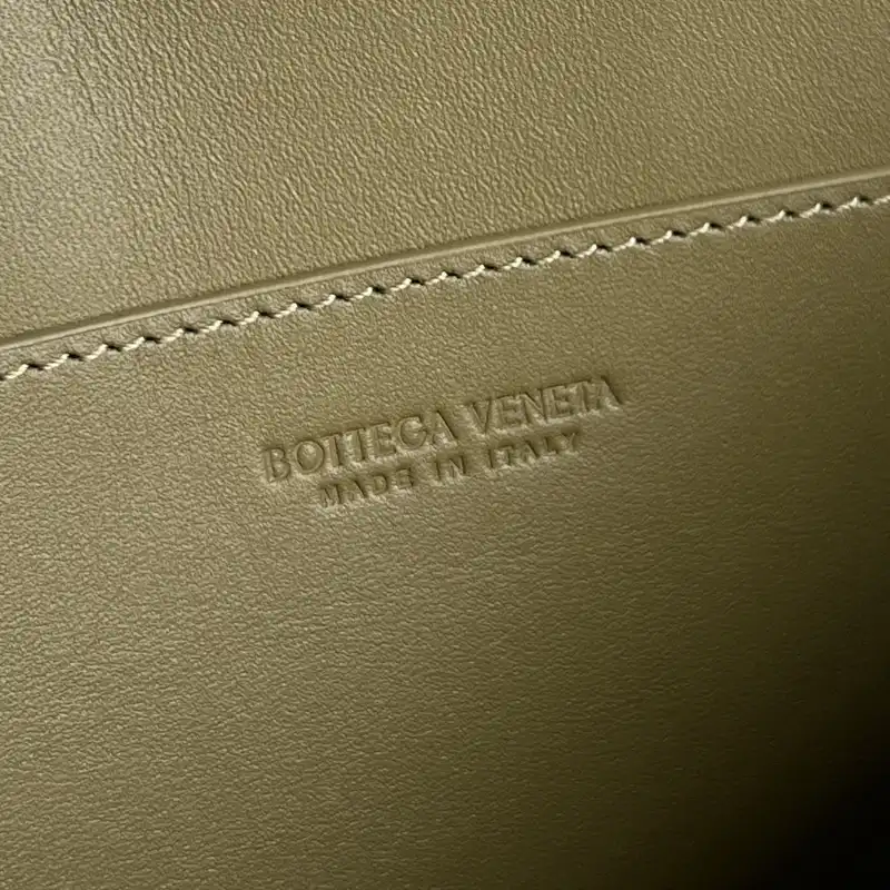 b0tt*ga Ven*ta bags 2409sf0011