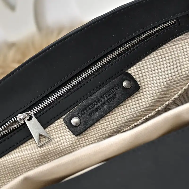 b0tt*ga Ven*ta bags 2411ya0040