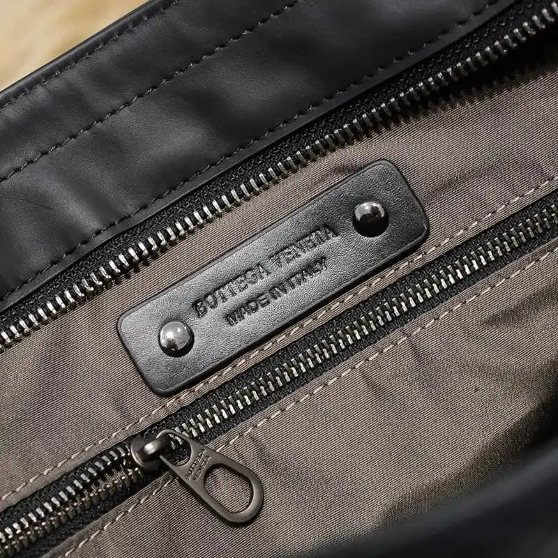 b0tt*ga Ven*ta bags 2411ya0043