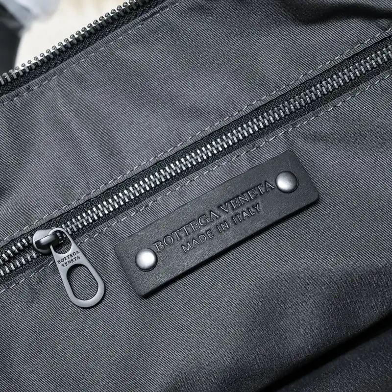 b0tt*ga Ven*ta bags 2411ya0047