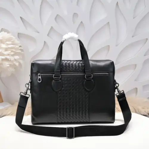 b0tt*ga Ven*ta bags 2411ya0048