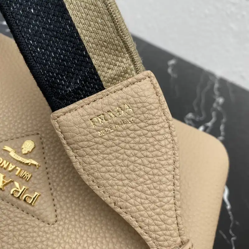 Pra*a bags 2411ya0114