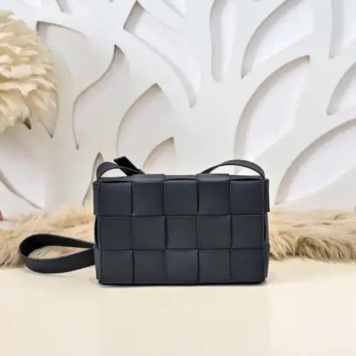 b0tt*ga Ven*ta bags 2411ya0128