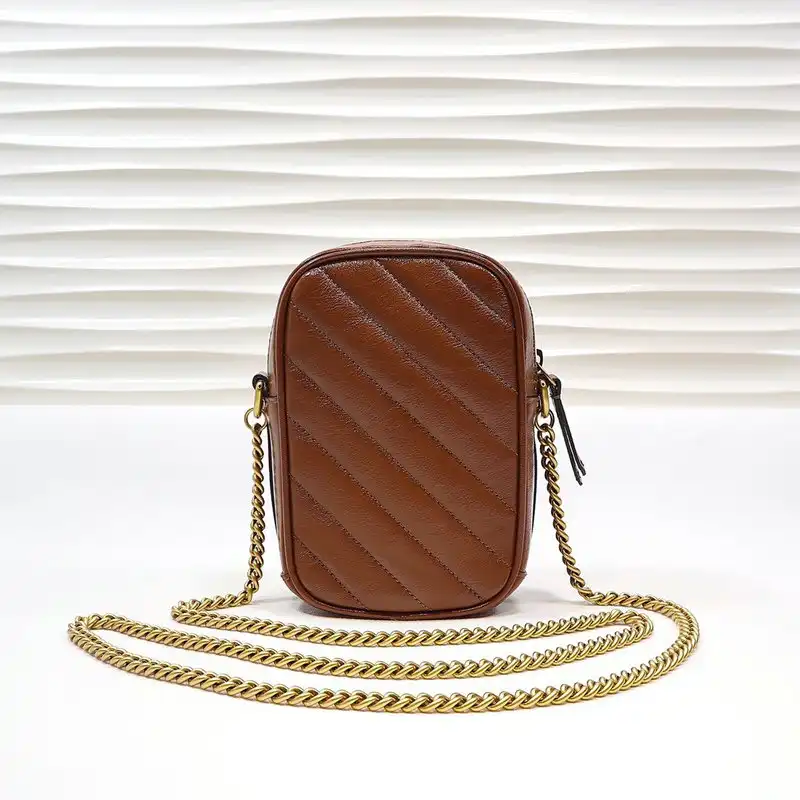 G*u*i bags 2012sh0001