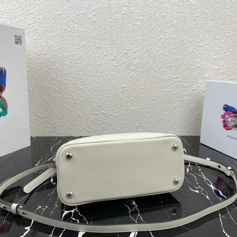 Pra*a bags 2012sh0022