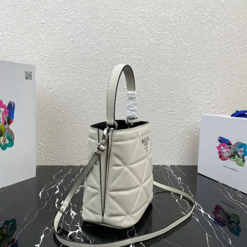 Pra*a bags 2012sh0024