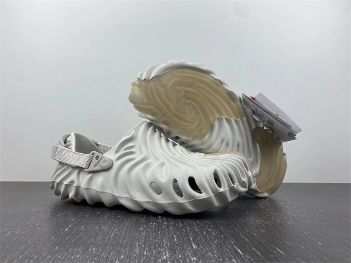 Cr0c5 pollex clog by salehe bembury stratus 207393- wrinklefree 5595