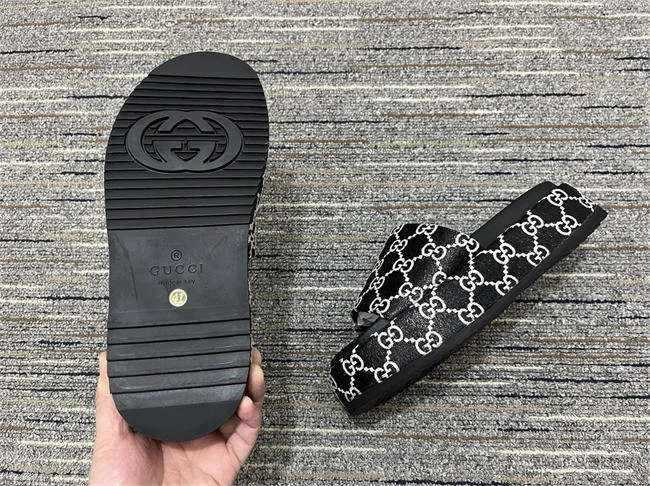 youthful G*u*i side women 472