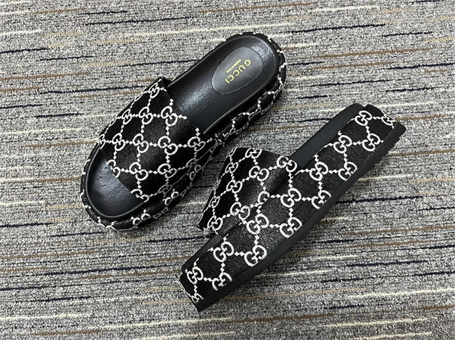 youthful G*u*i side women 472