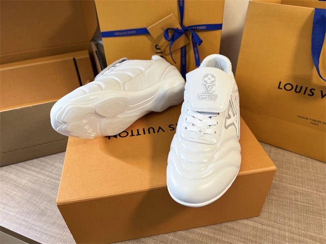 l0vis Vvtt0n wrinklefree 1668