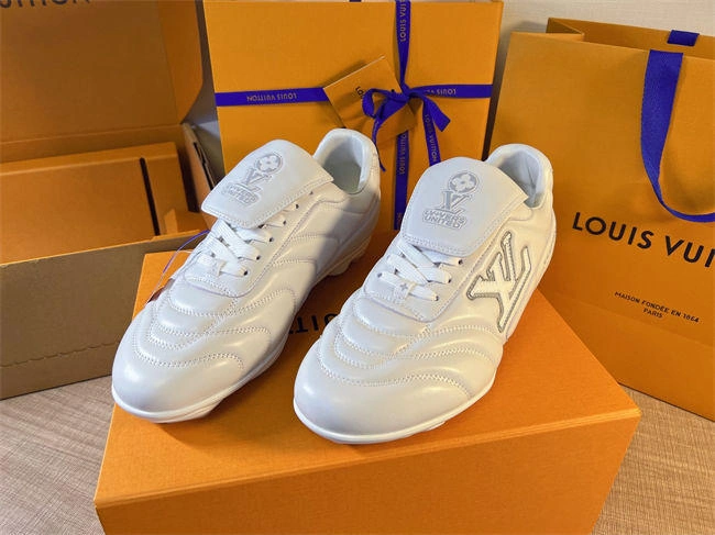 l0vis Vvtt0n wrinklefree 1668